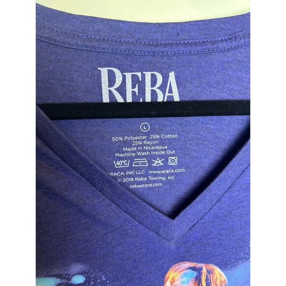 Reba McEntire Band Tee Size Large Fitted V Neck Women Concert Country - Picture 4 of 6
